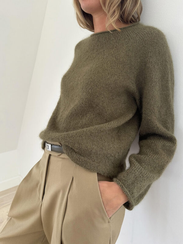 Le Knit Plain Yoke Blouse